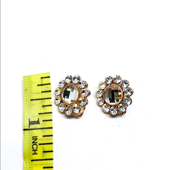 NWT Gold Clip On Earring - Picture 5 of 5